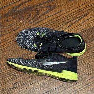 Nike Men's Black and Yellow Sneakers